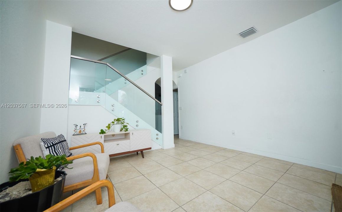 For Rent: $2,999 (3 beds, 2 baths, 1587 Square Feet)