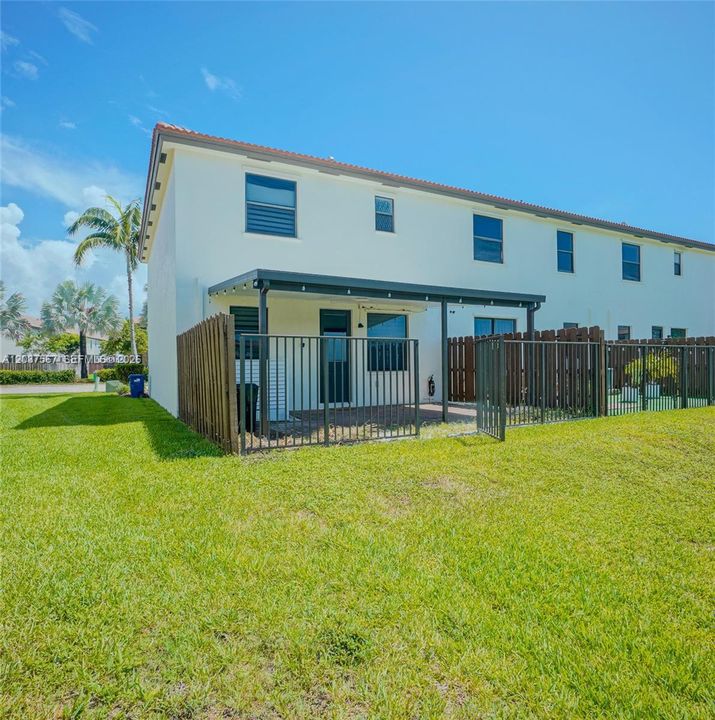 For Rent: $2,999 (3 beds, 2 baths, 1587 Square Feet)
