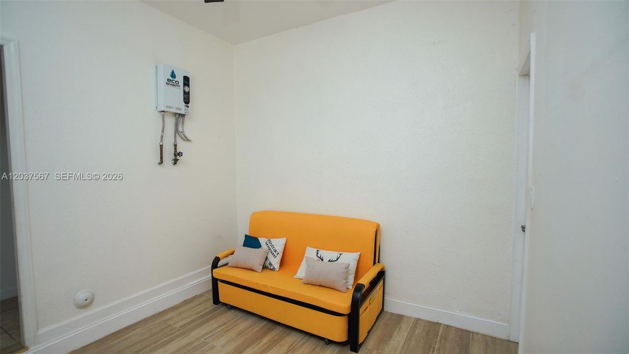 For Rent: $2,999 (3 beds, 2 baths, 1587 Square Feet)