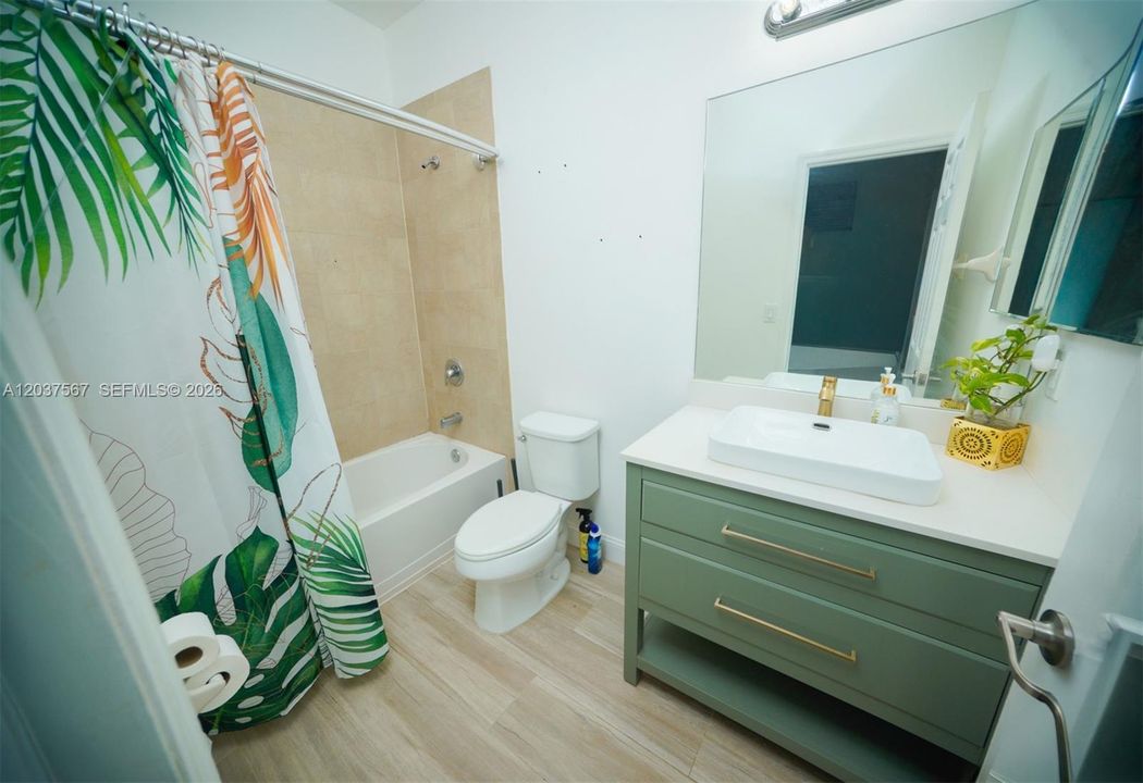 For Rent: $2,999 (3 beds, 2 baths, 1587 Square Feet)