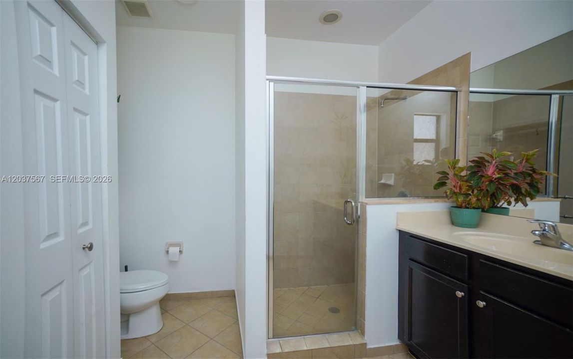 For Rent: $2,999 (3 beds, 2 baths, 1587 Square Feet)