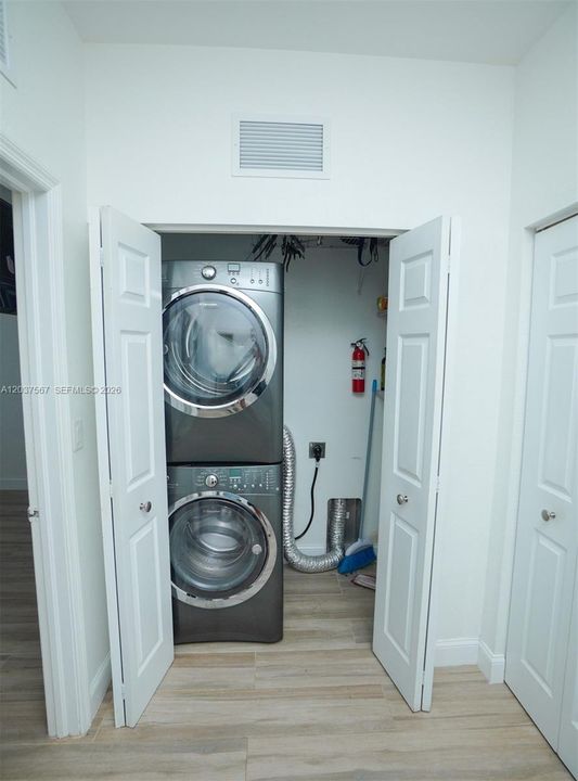 For Rent: $2,999 (3 beds, 2 baths, 1587 Square Feet)