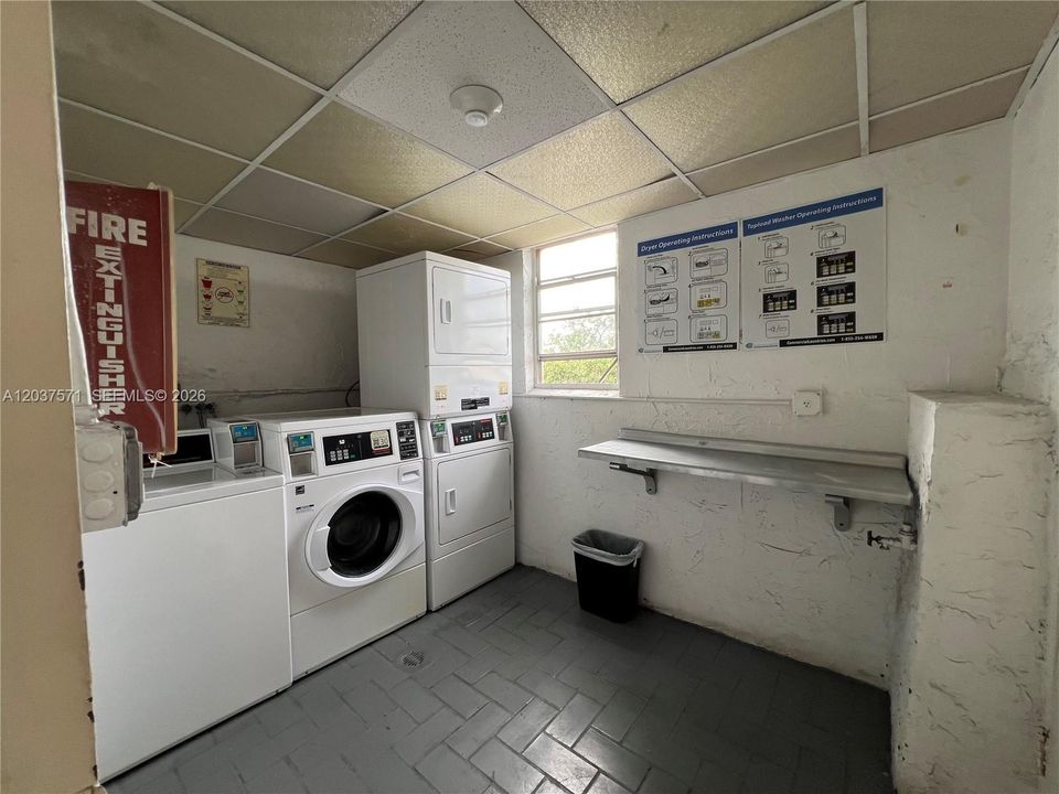 For Rent: $2,250 (2 beds, 2 baths, 982 Square Feet)