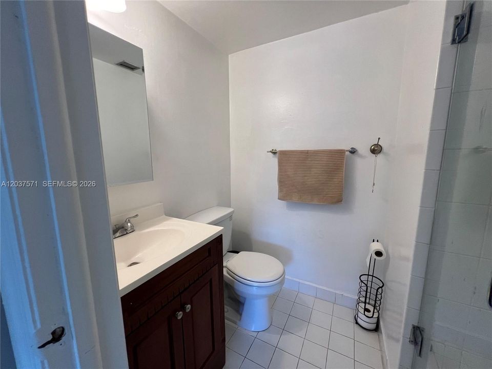 For Rent: $2,250 (2 beds, 2 baths, 982 Square Feet)