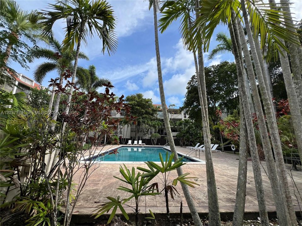 For Rent: $2,250 (2 beds, 2 baths, 982 Square Feet)