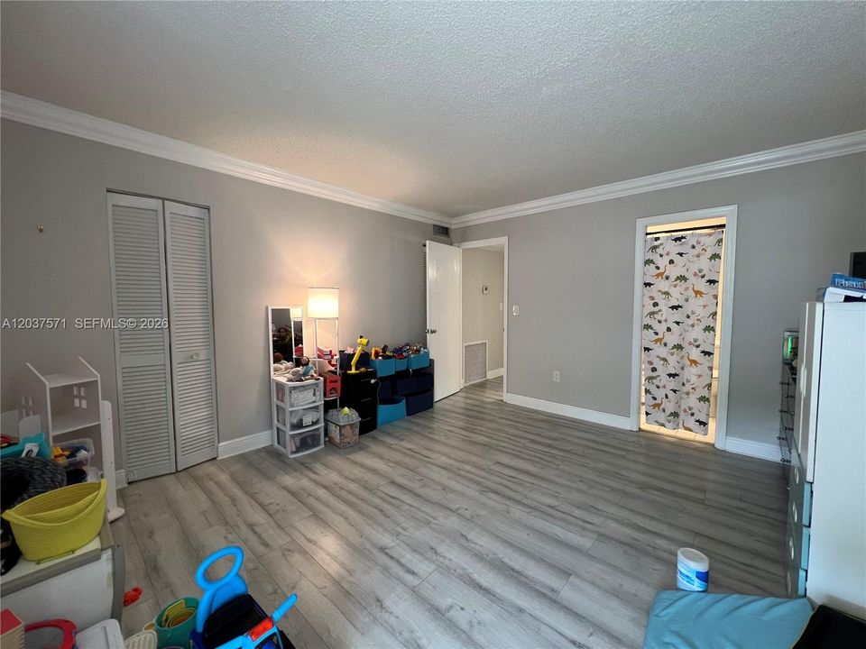 For Rent: $2,250 (2 beds, 2 baths, 982 Square Feet)