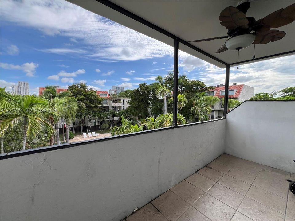 For Rent: $2,250 (2 beds, 2 baths, 982 Square Feet)
