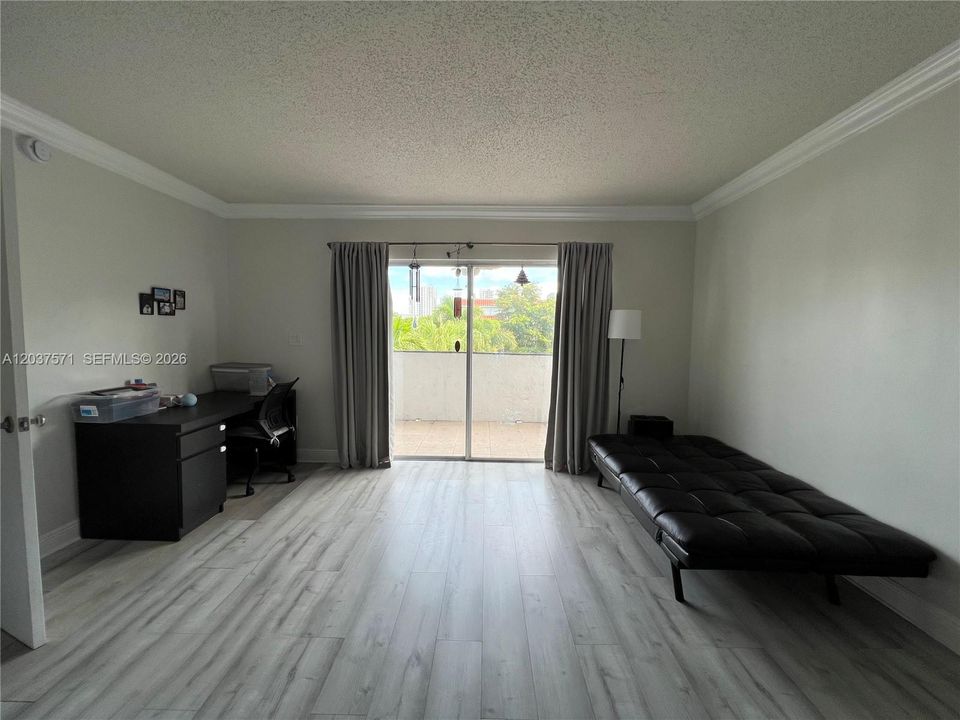 For Rent: $2,250 (2 beds, 2 baths, 982 Square Feet)