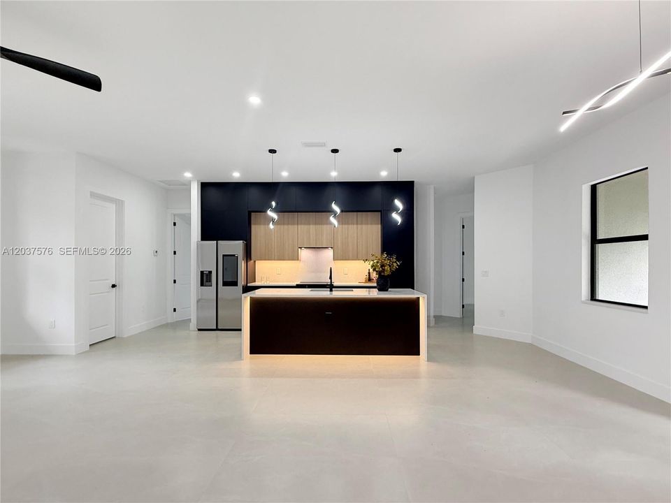 For Sale: $529,900 (3 beds, 2 baths, 1663 Square Feet)