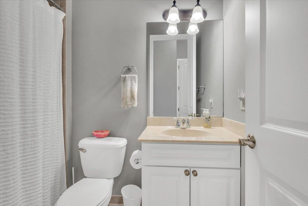 Top floor full bath