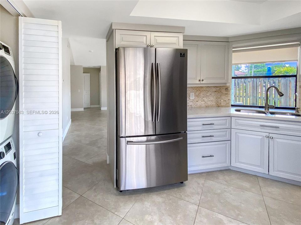 For Rent: $3,200 (3 beds, 2 baths, 1070 Square Feet)