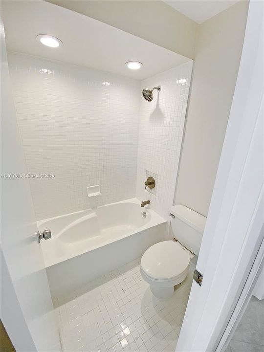 For Rent: $3,200 (3 beds, 2 baths, 1070 Square Feet)