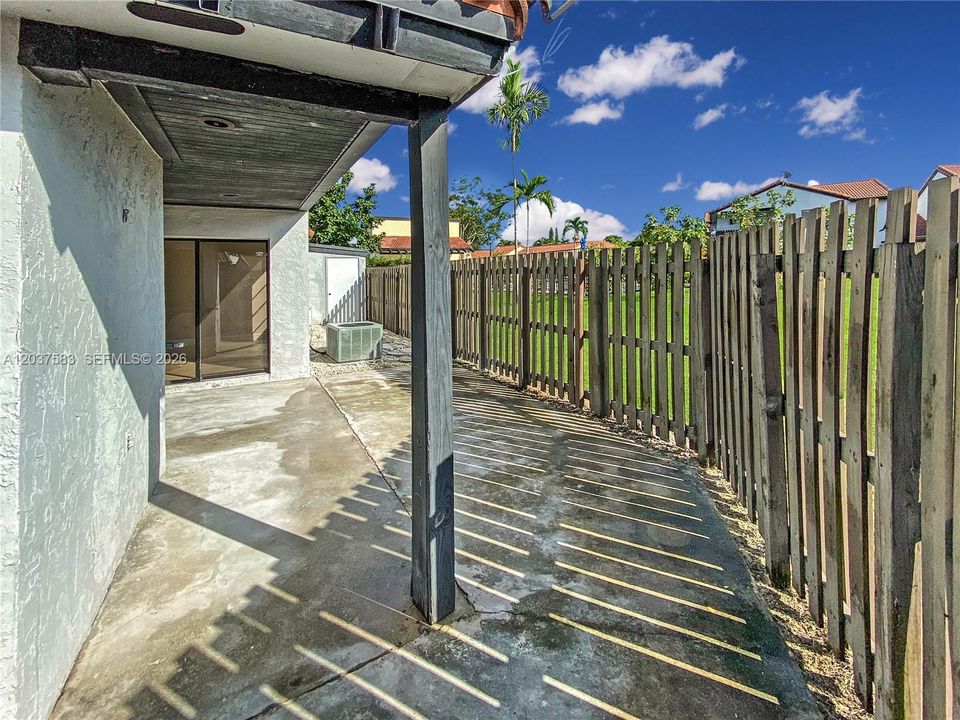 For Rent: $3,200 (3 beds, 2 baths, 1070 Square Feet)