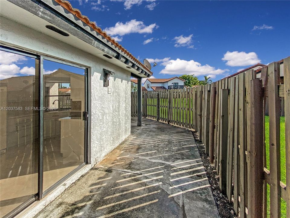 For Rent: $3,200 (3 beds, 2 baths, 1070 Square Feet)