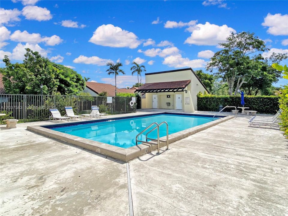 For Rent: $3,200 (3 beds, 2 baths, 1070 Square Feet)