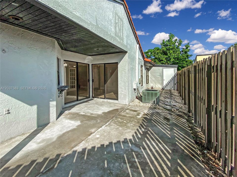 For Rent: $3,200 (3 beds, 2 baths, 1070 Square Feet)