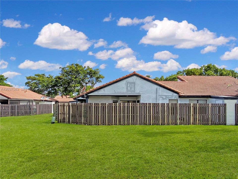 For Rent: $3,200 (3 beds, 2 baths, 1070 Square Feet)