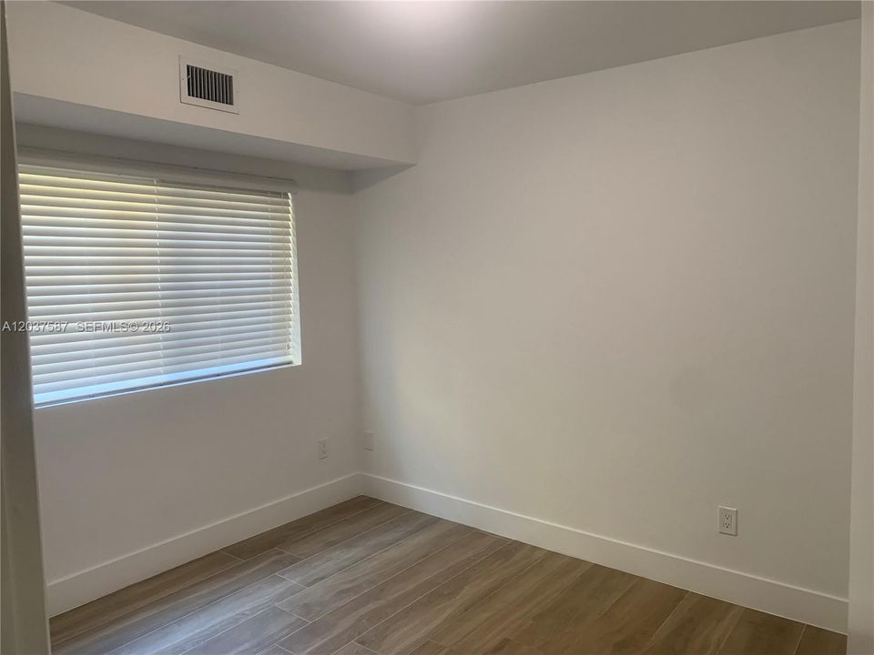 For Rent: $1,900 (1 beds, 1 baths, 585 Square Feet)