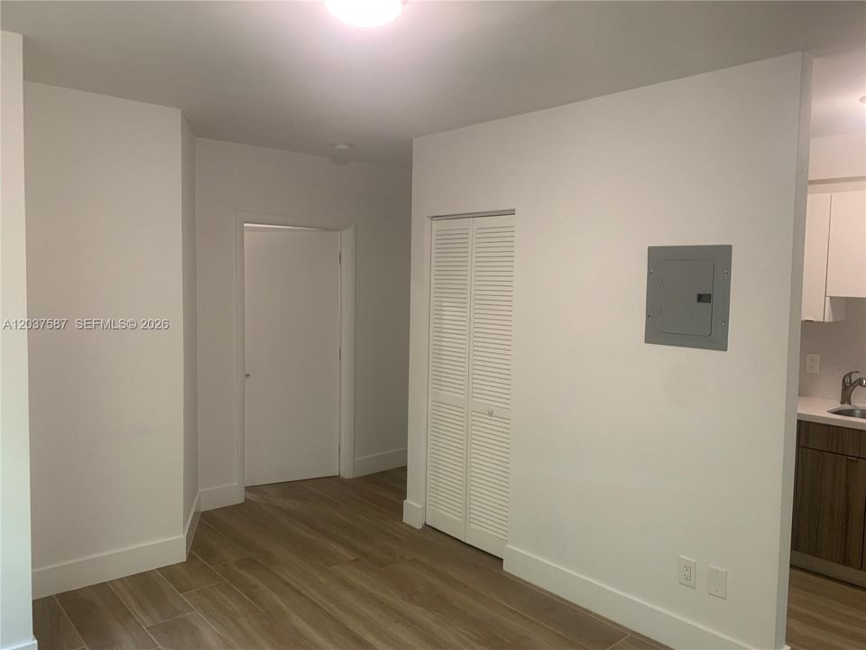 For Rent: $1,900 (1 beds, 1 baths, 585 Square Feet)