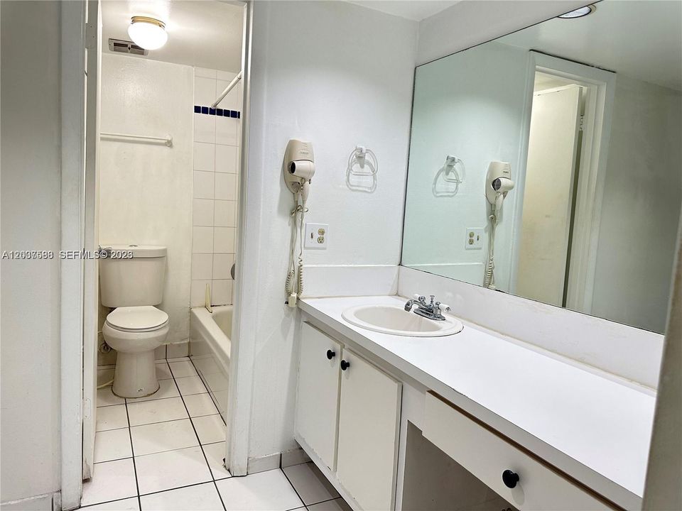For Sale: $295,000 (2 beds, 2 baths, 1095 Square Feet)