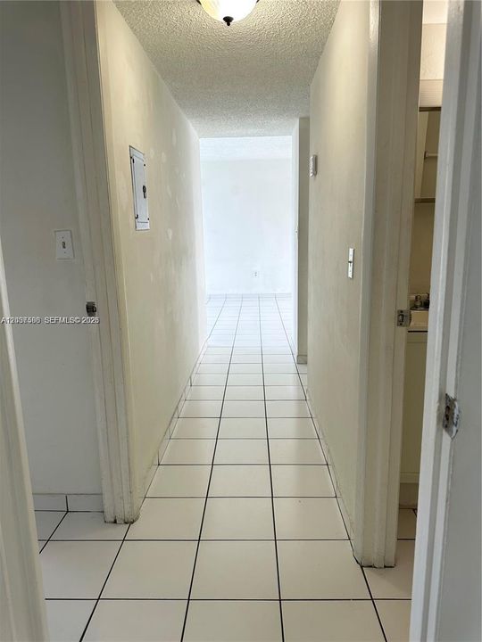 For Sale: $295,000 (2 beds, 2 baths, 1095 Square Feet)