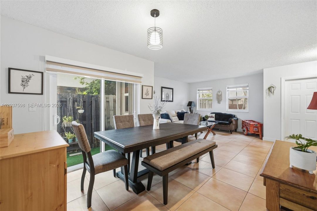 En Venta: $580,000 (3 camas, 2 baños, 1520 Pies cuadrados)