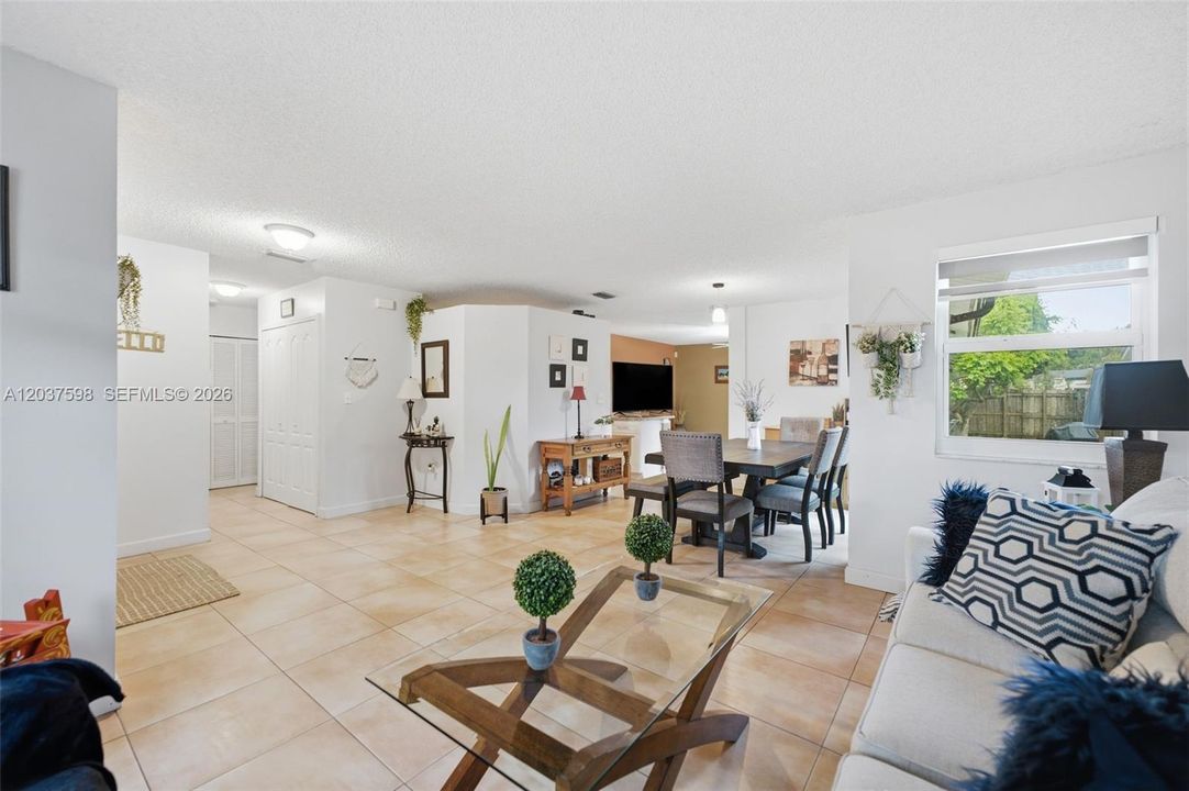 En Venta: $580,000 (3 camas, 2 baños, 1520 Pies cuadrados)