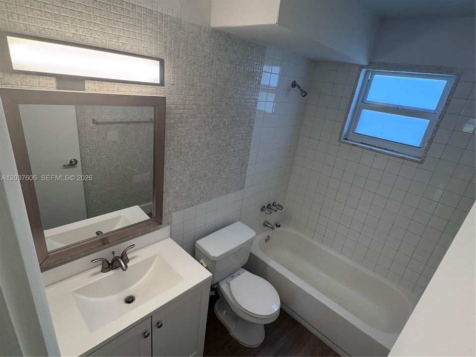 For Rent: $1,760 (1 beds, 1 baths, 675 Square Feet)