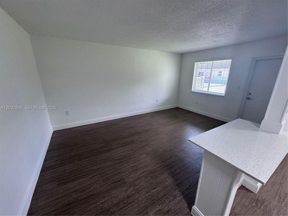 For Rent: $1,760 (1 beds, 1 baths, 675 Square Feet)
