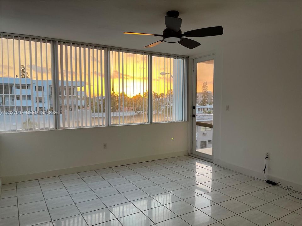 В аренду: $2,800 (2 спален, 2 ванн, 1115 Квадратных фут)