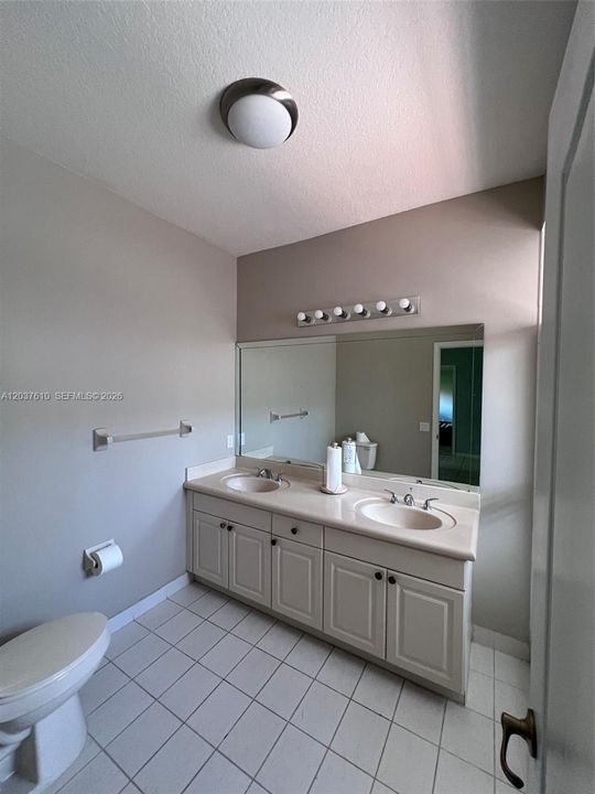 For Rent: $3,400 (3 beds, 2 baths, 2140 Square Feet)