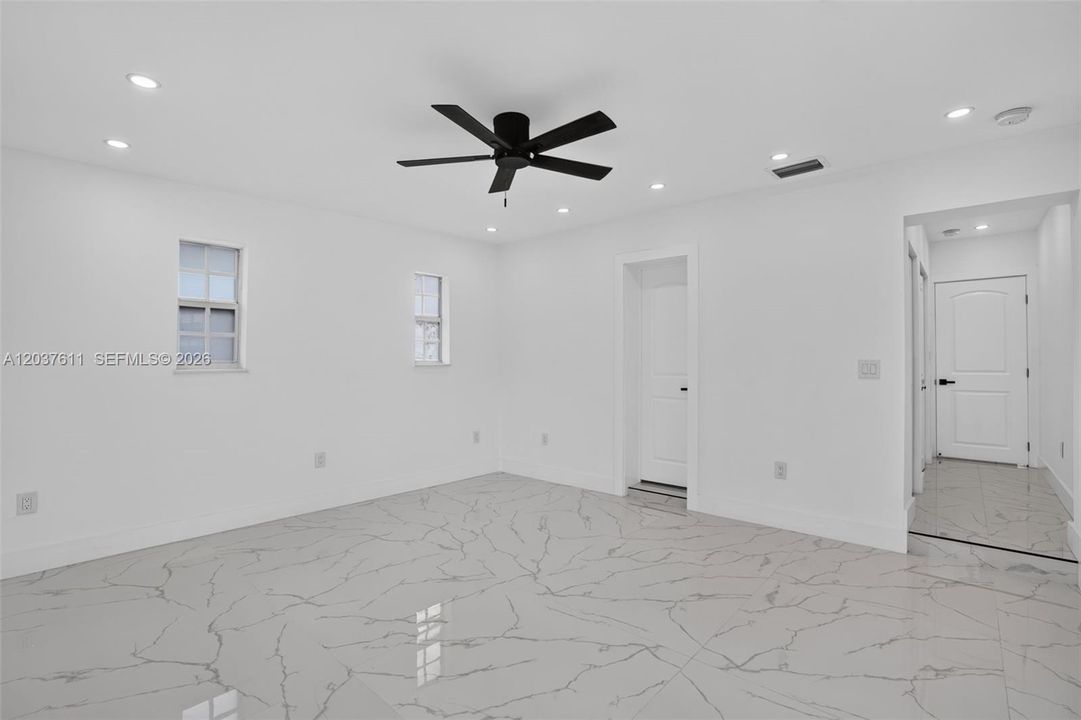 В аренду: $9,500 (5 спален, 4 ванн, 2092 Квадратных фут)