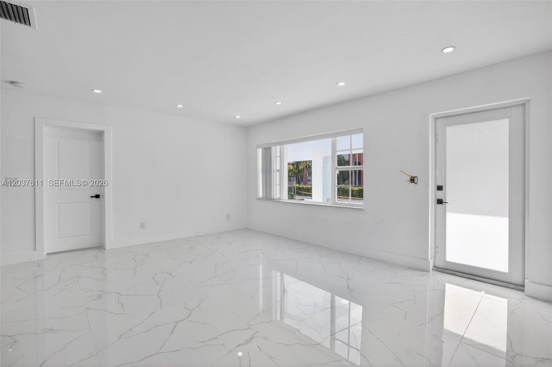 En Renta: $10,500 (5 camas, 4 baños, 2092 Pies cuadrados)