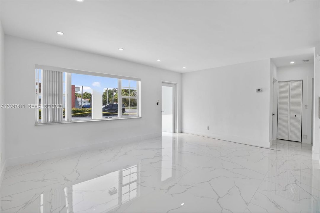 En Renta: $10,500 (5 camas, 4 baños, 2092 Pies cuadrados)