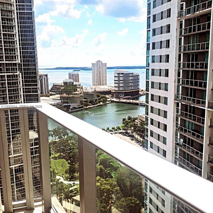 For Rent: $6,500 (1 beds, 1 baths, 935 Square Feet)