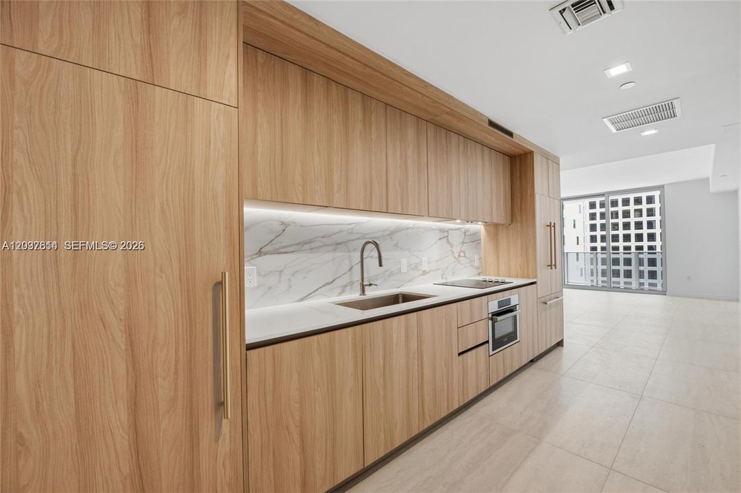For Rent: $6,500 (1 beds, 1 baths, 935 Square Feet)