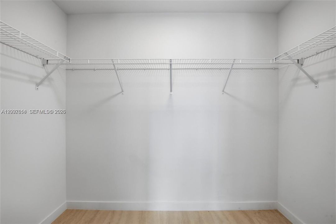 For Rent: $6,500 (1 beds, 1 baths, 935 Square Feet)