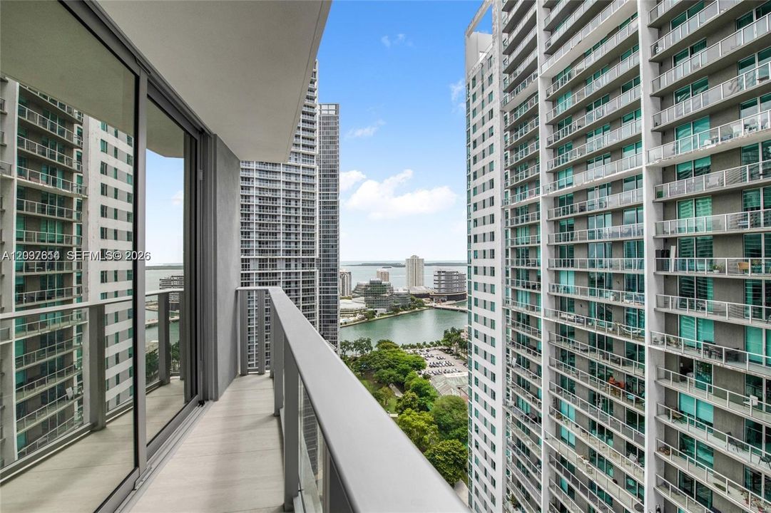 For Rent: $6,500 (1 beds, 1 baths, 935 Square Feet)