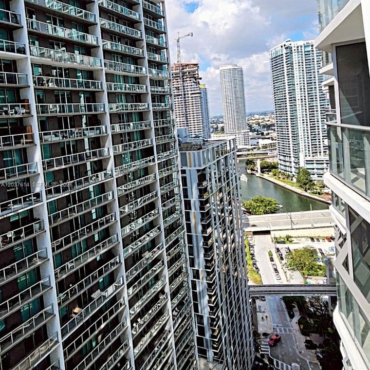 For Rent: $6,500 (1 beds, 1 baths, 935 Square Feet)