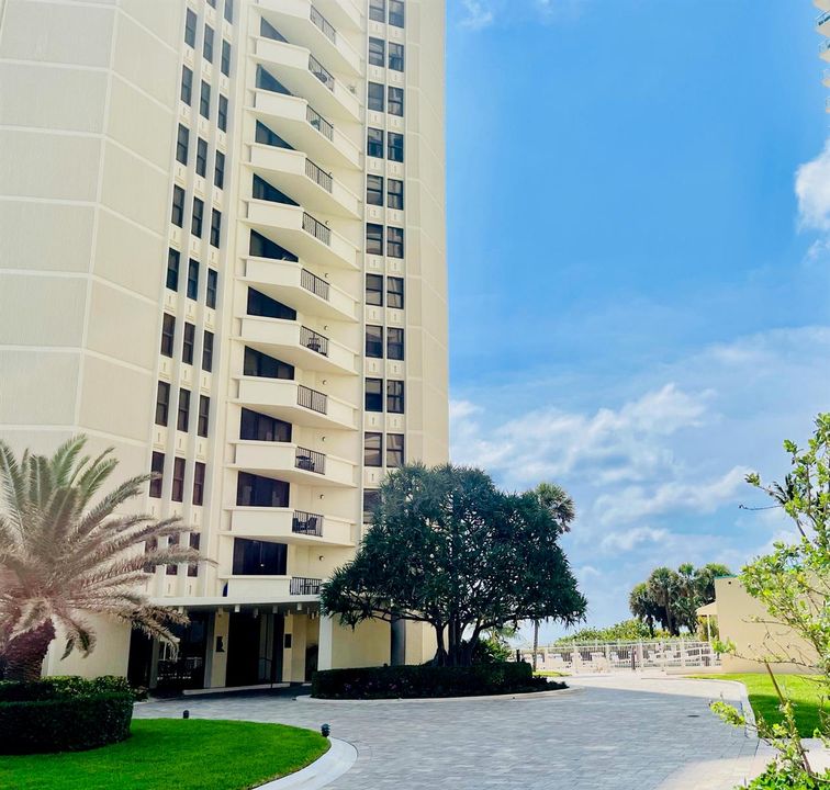 LOBBY DRIVEWAY