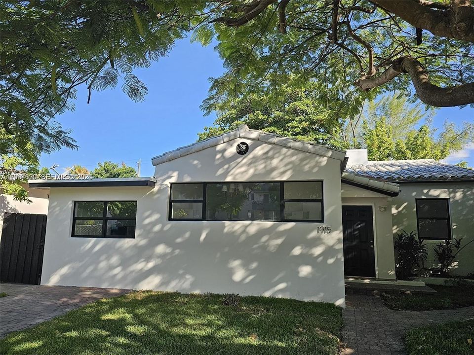 For Rent: $3,600 (3 beds, 1 baths, 1630 Square Feet)