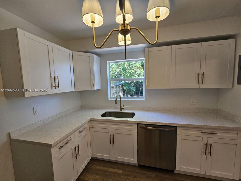 For Rent: $3,600 (3 beds, 1 baths, 1630 Square Feet)