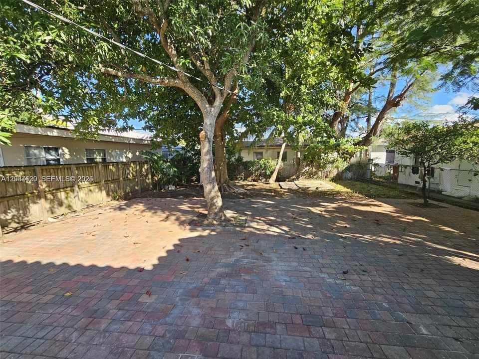 For Rent: $3,600 (3 beds, 1 baths, 1630 Square Feet)