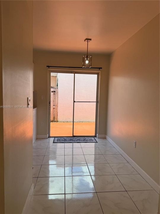 For Rent: $3,650 (3 beds, 2 baths, 1935 Square Feet)