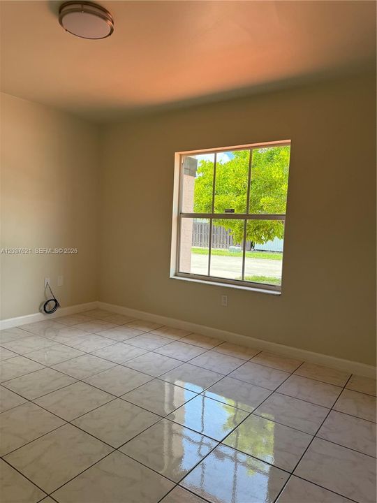 For Rent: $3,650 (3 beds, 2 baths, 1935 Square Feet)