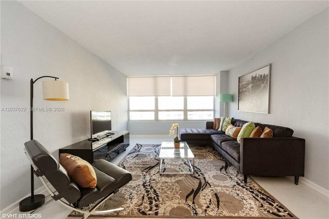 For Rent: $2,950 (1 beds, 1 baths, 737 Square Feet)