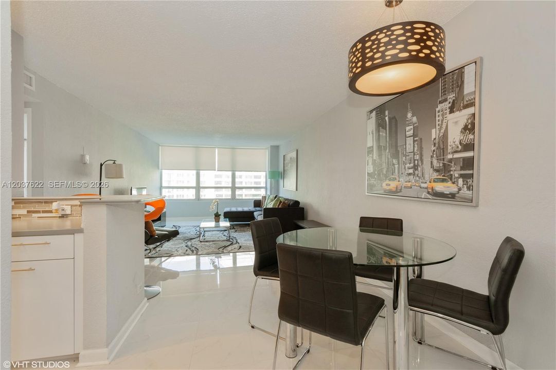 For Rent: $2,950 (1 beds, 1 baths, 737 Square Feet)