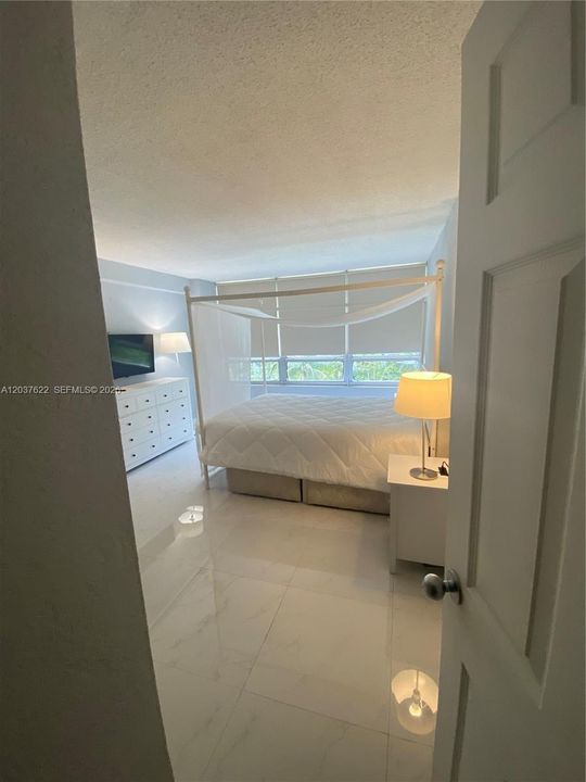 For Rent: $2,950 (1 beds, 1 baths, 737 Square Feet)