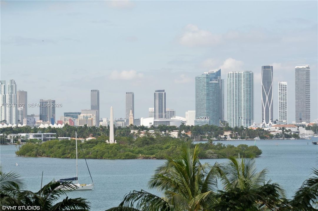For Rent: $2,950 (1 beds, 1 baths, 737 Square Feet)