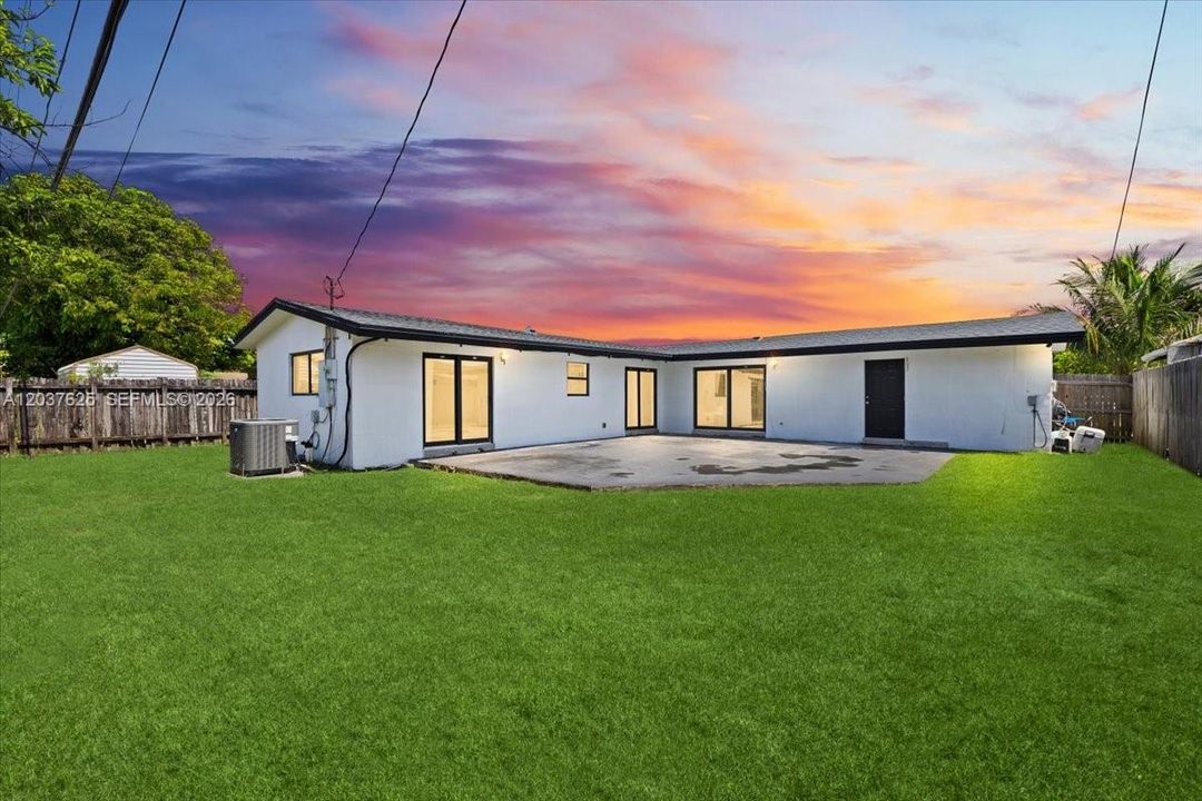 For Sale: $505,000 (3 beds, 2 baths, 1328 Square Feet)